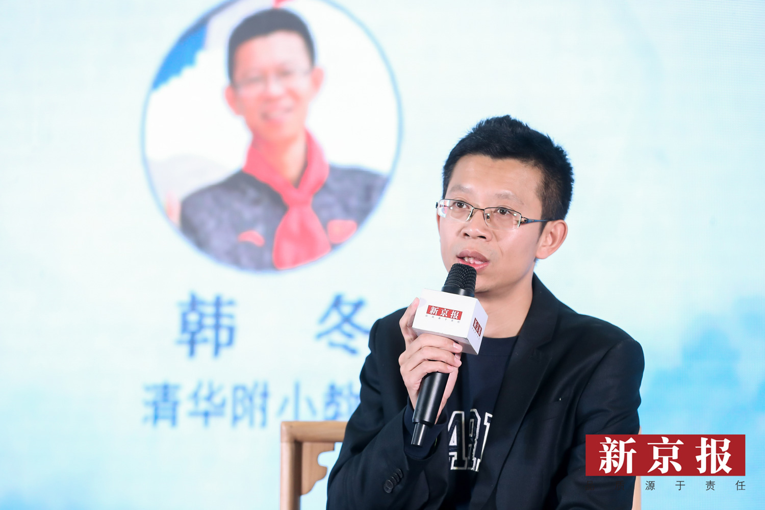 韩冬介绍了自己的一个经验,在一线教书的老师们,所有的事情要"慢半拍"