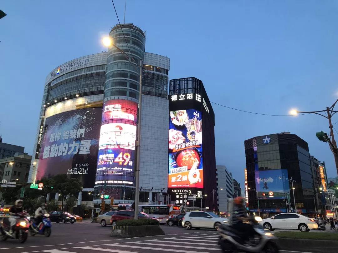 led平板大屏 零售x娱乐多业态融合 重庆大都会"商业升级" 之路