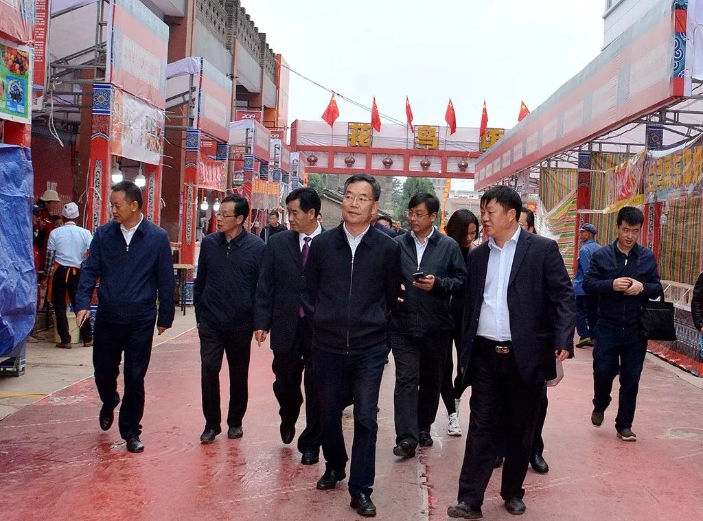 朱党柱周云锋到中国宣威2019火腿美食文化旅游节火腿文化城本土特色