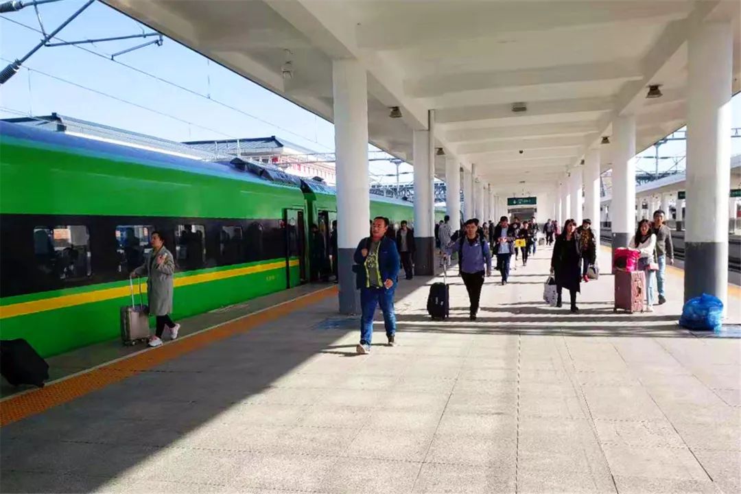 "绿巨人"首次亮相东北地区_通榆