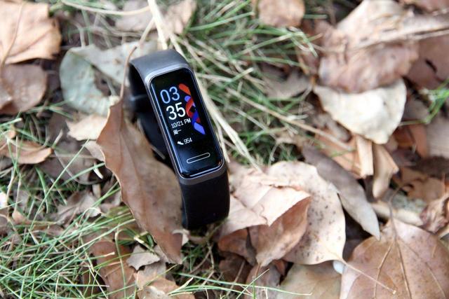 华为手环4真实体验:usb直插充电 表盘市场 健康管理,199元真香