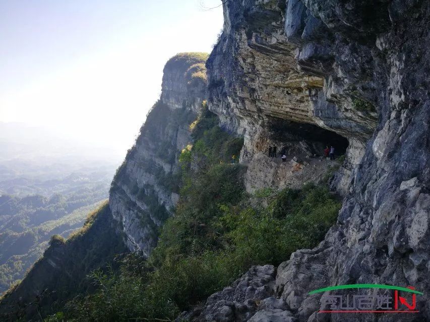 緊挨秀山的湘西八面山就在那裡盤它