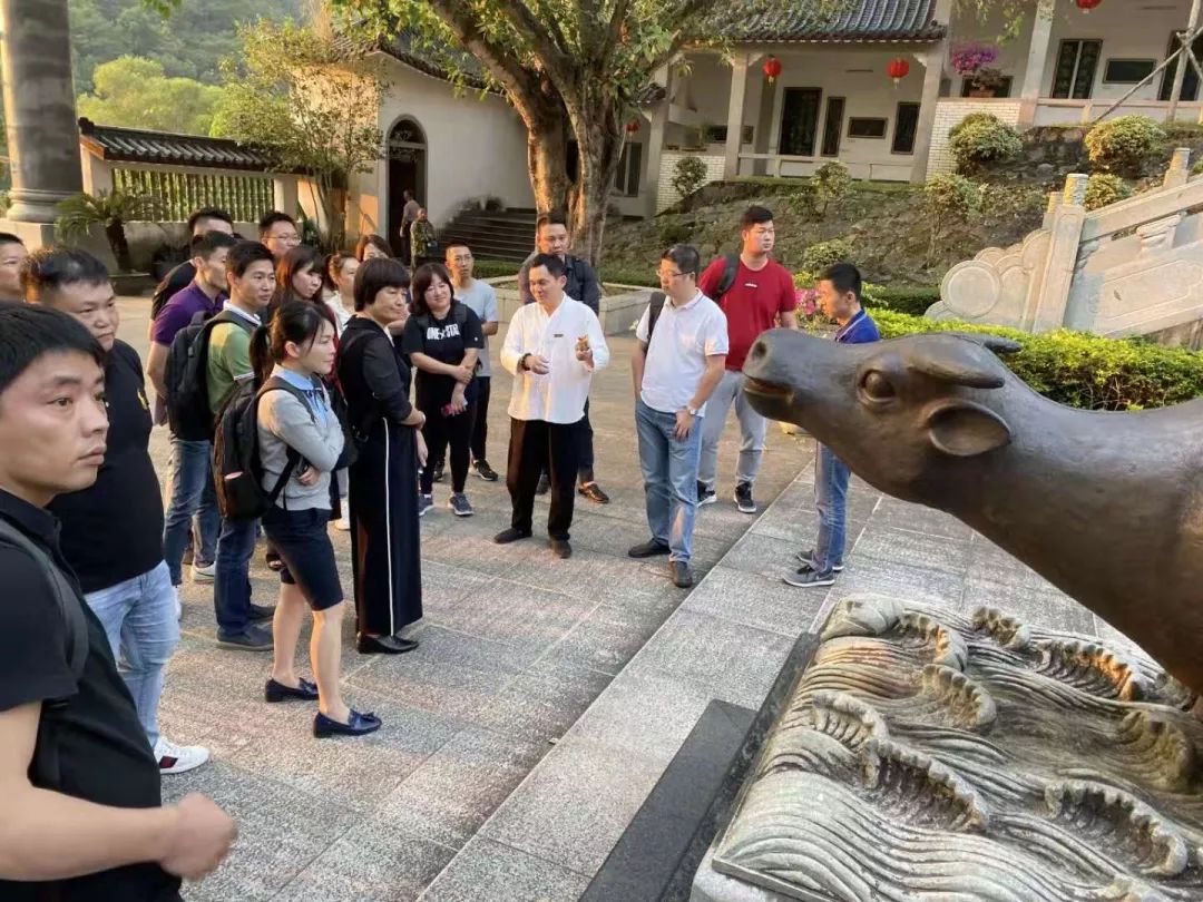 汕头大学高级工商管理卓越精英班参访砚峰书院61潮商名贤祠