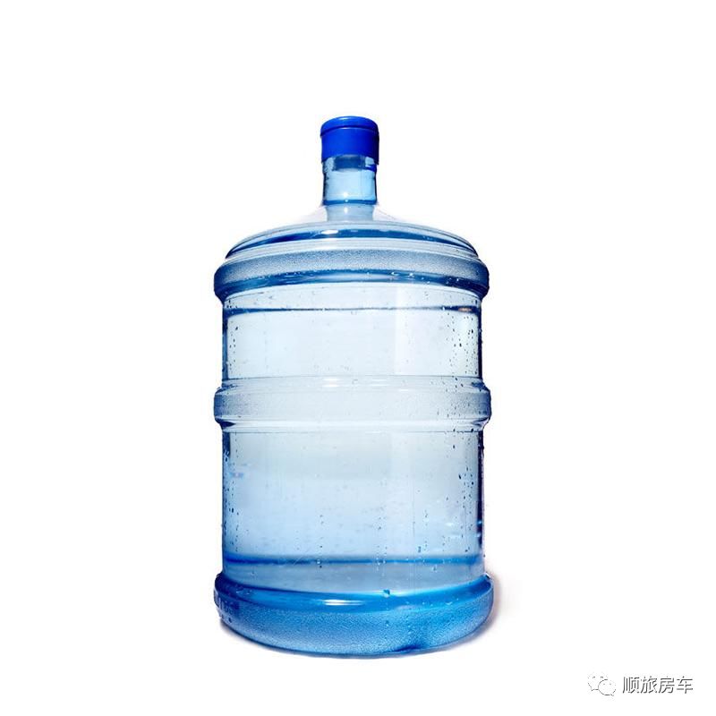 这样一桶水是5加仑≈18升140升就是这么多的水是不是真的很大,不仅