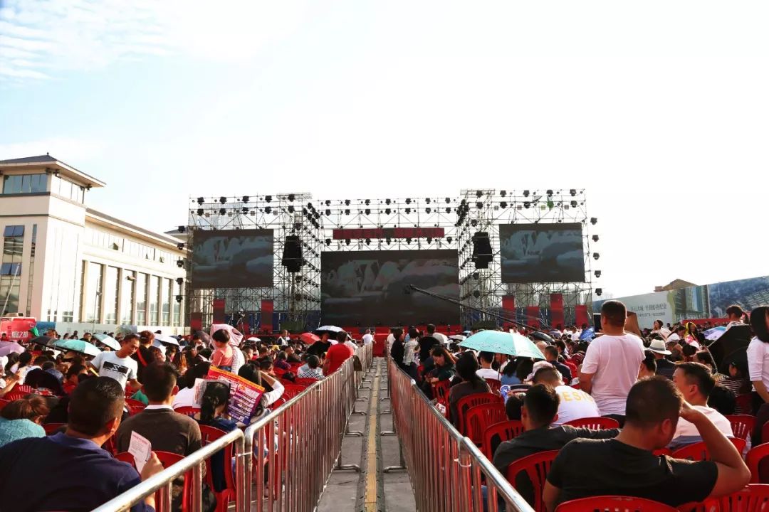 万人空巷星耀张家界唱响义乌城群星演唱会刷爆朋友圈
