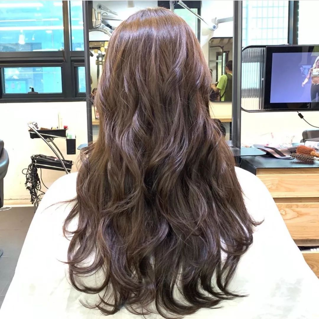 [秋冬发型推荐—长发大波浪卷]