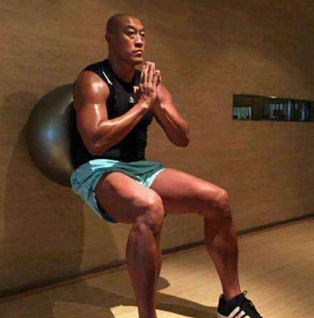 当时篮协曾经警告过年轻的马健,如果迈出这一步,可有可能永久取消其为