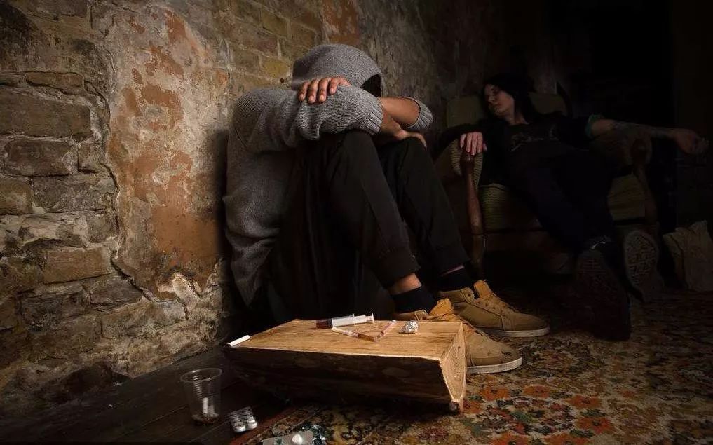 【毒品知识】手抖,长痘痘,性功能衰退…吸毒后为何会引起多种并发症?