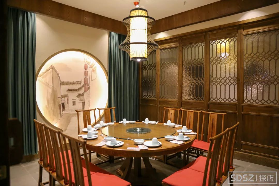 开一家火一家有人从上海来打卡苏州这家餐厅把4000㎡的园林搬到餐厅里