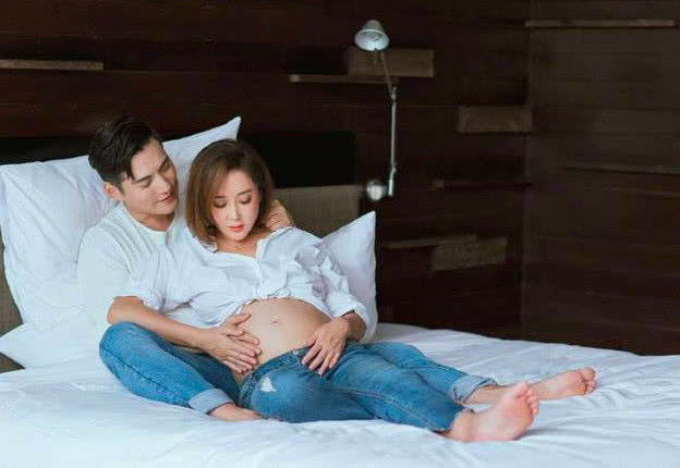 李小萌孕写真被指不雅但杜若溪的孕照却被赞很温馨