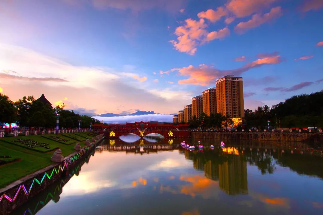 充滿煙火氣息的夜景保亭和 坊七仙文化廣場旺蛙甘工鳥公園民族風情街