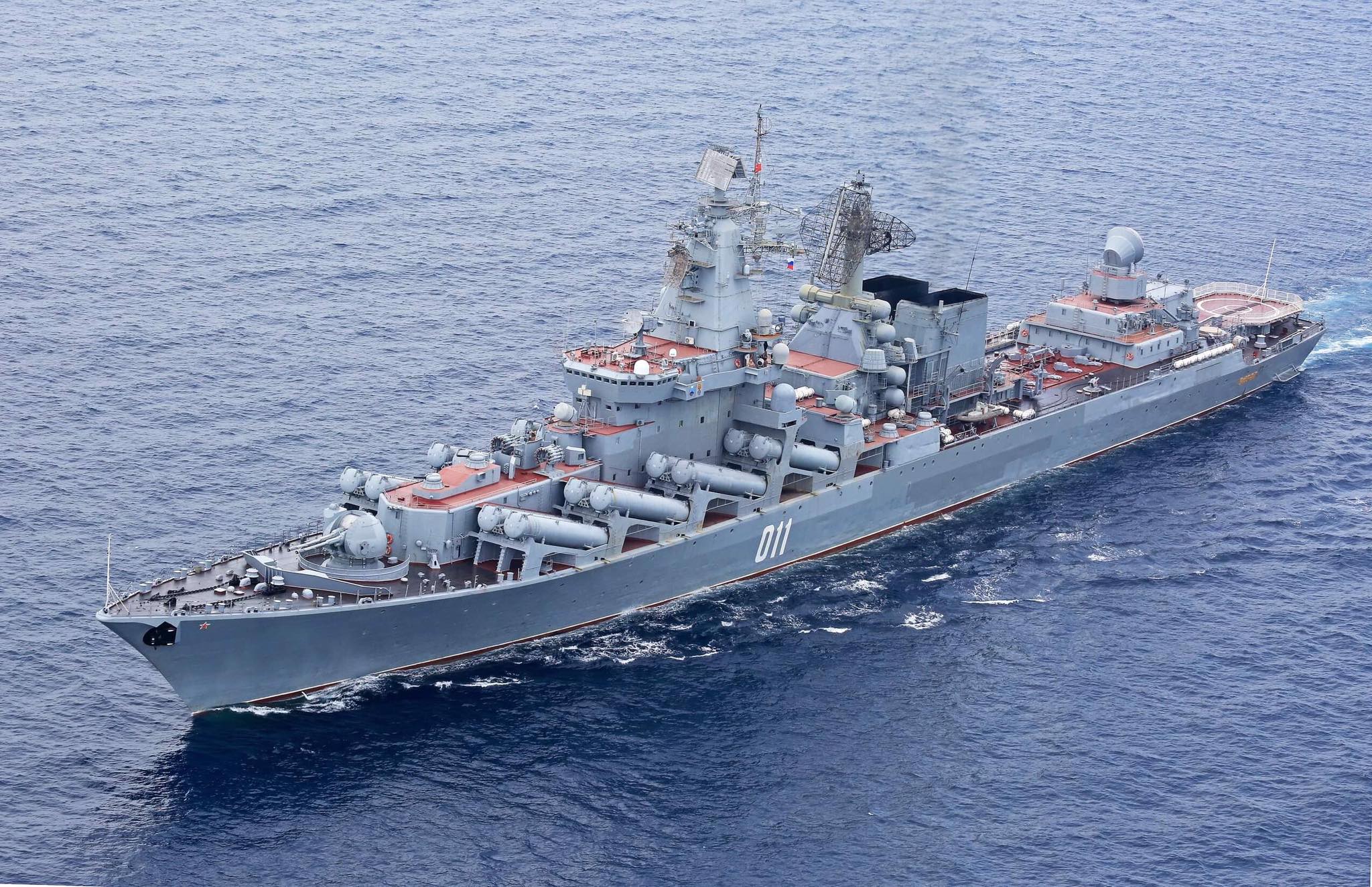 俄瓦良格号领衔访问泰国参观泰国航母