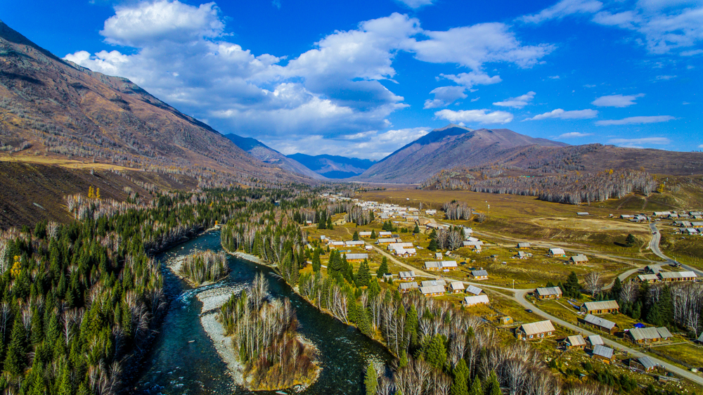 航拍中国最大的图瓦人村落新疆喀纳斯禾木村
