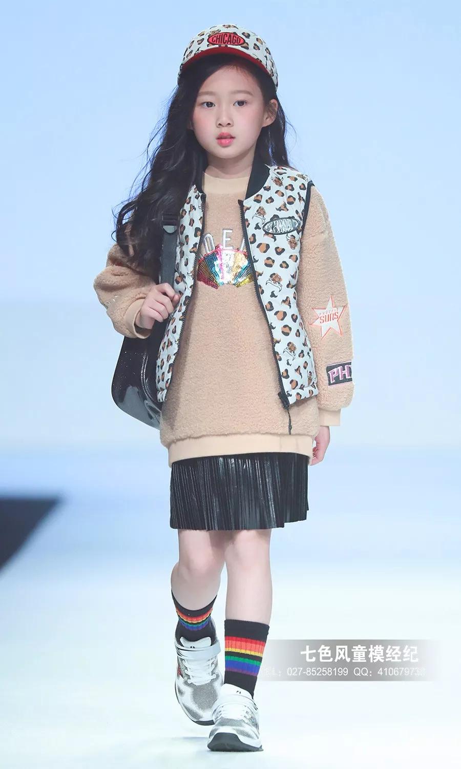 武汉军运会开幕式刷屏你被七色风儿童模特程小诺笑容甜到了吗