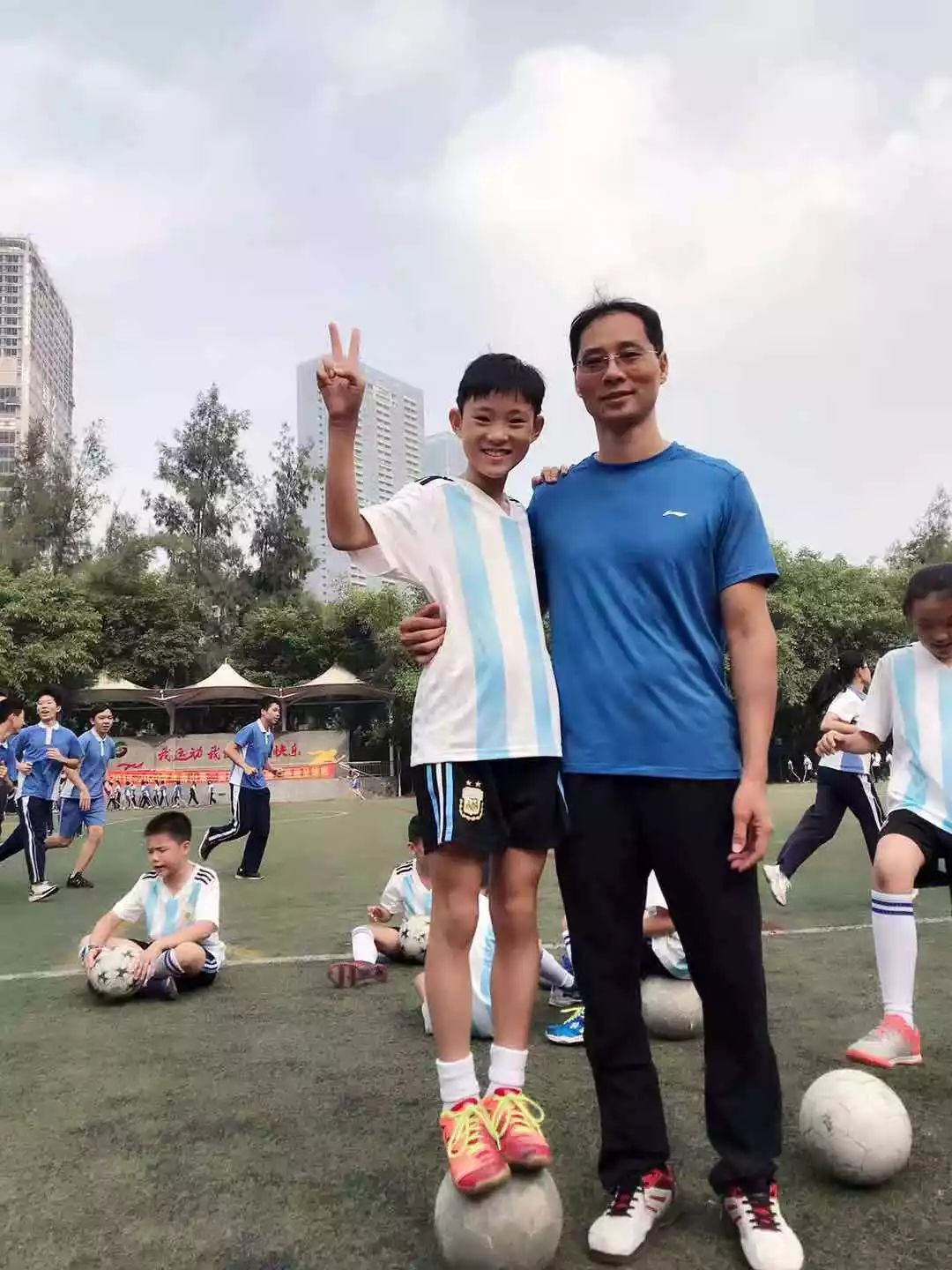 2刘悦晨 戴舒婷 段禹臣 赵瑾瑶何佳禧 周晋先 余康怡 赵雪琪赖宇焜