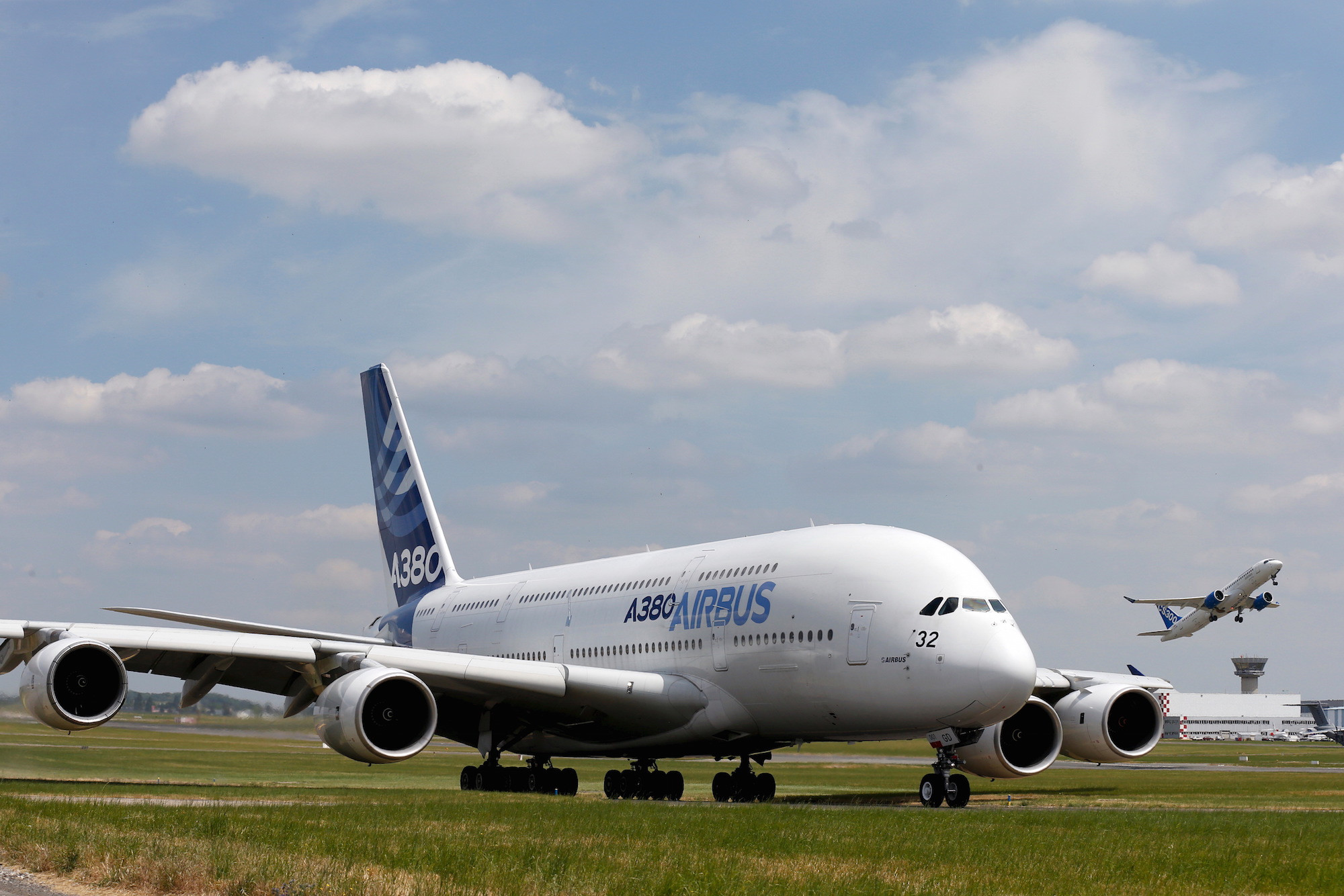 全球最大的土豪民用机,研发成本进千亿元,如今却无人问津成悲剧_空客