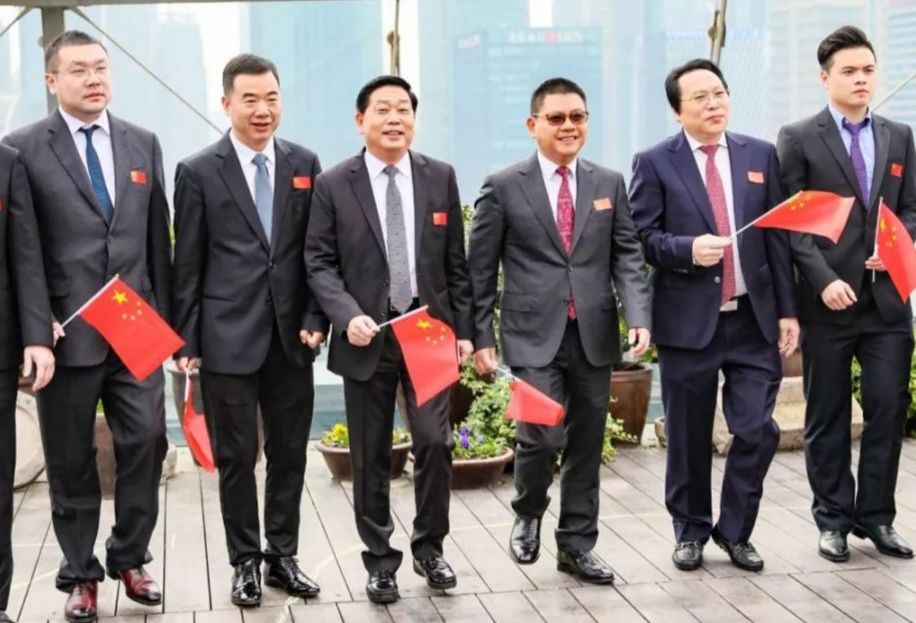 上海市浙江商会会长王均金,轮值会长喻渭蛟,执行副会长王秀春,吴云