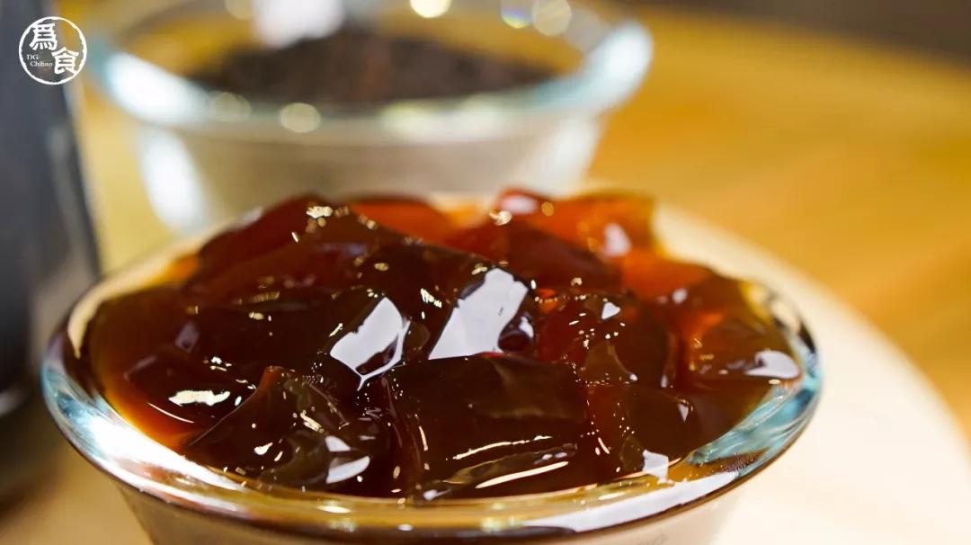 比奶茶还要火的是它q弹的黑砖冻!从它的用料开始就注定了它的不简单!
