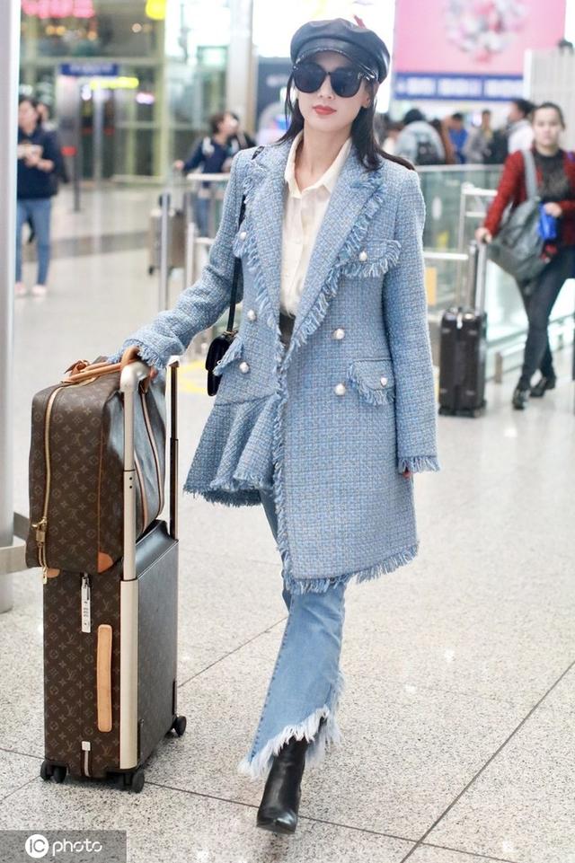 这次黄圣依终于穿对了 爱马仕稀有皮包包太吸睛,是贵妇本妇了