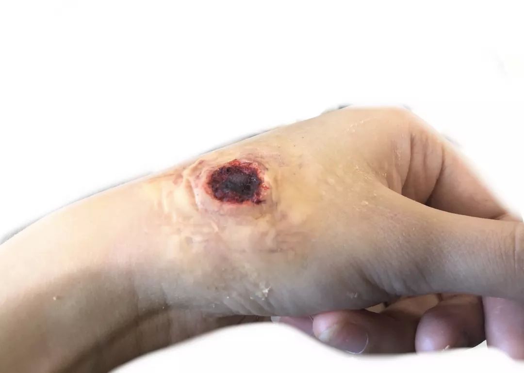 万圣节做个负伤鬼简单几招搞定传说中的特效化妆