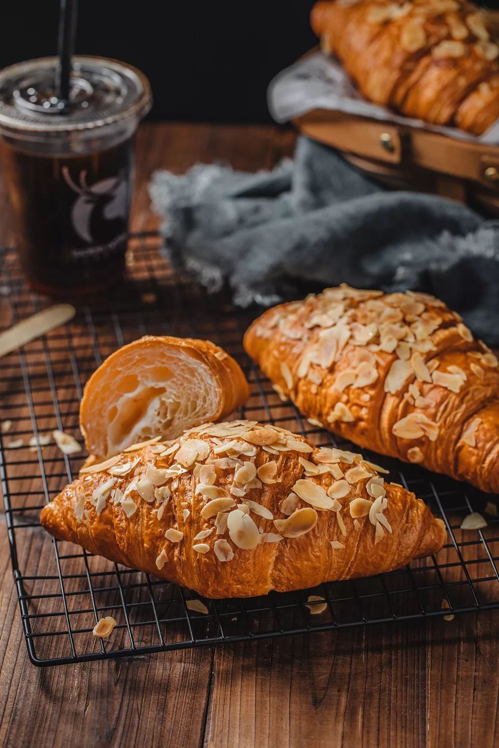 【1f|瑞幸咖啡】轻食上新 | 「流心」的羊角包你吃过吗?