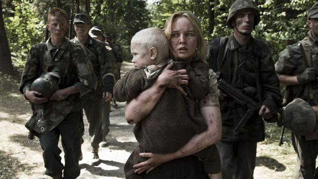 沃伦屠杀二战最恐怖的屠杀之一邻居亲朋互相残杀十万人惨死