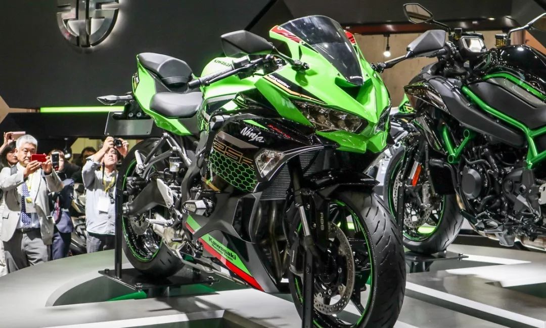 250cc四缸关于川崎zx25r你想知道的公升级电控