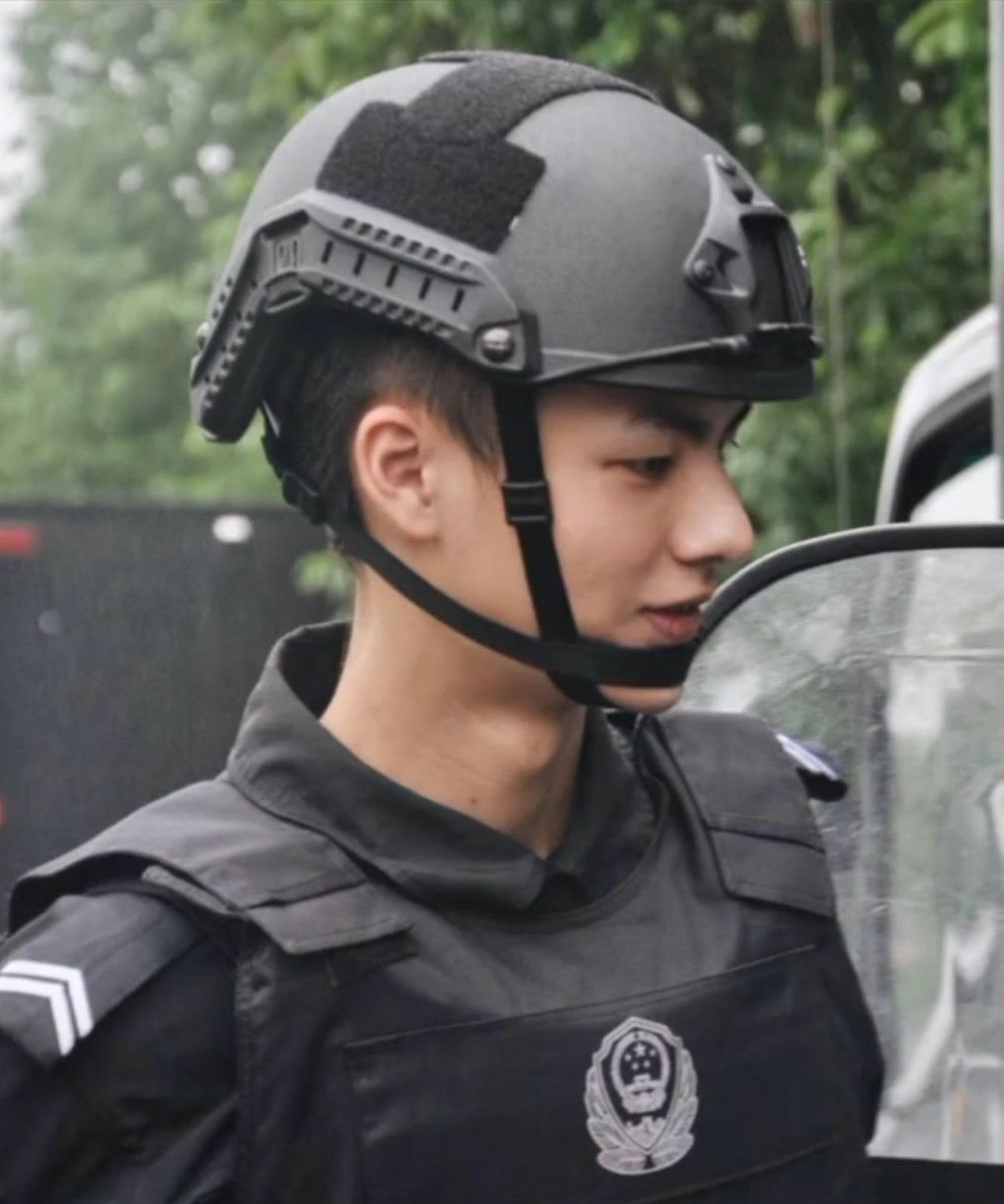 中国颜值最帅的警察图片