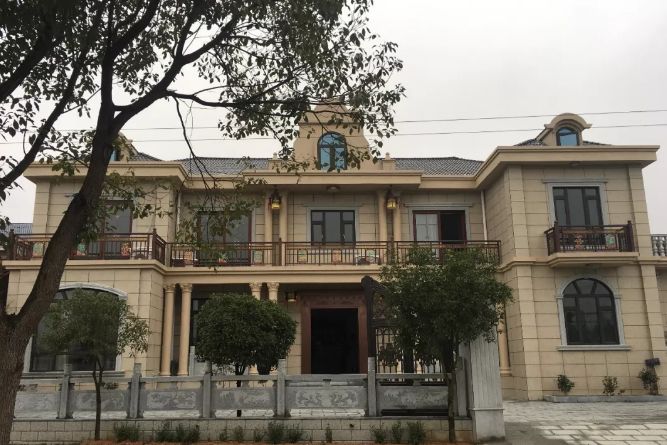 这些年 新建的小别墅"橡胶顶,隔热板" 两三层小别墅在农村多起来了 大