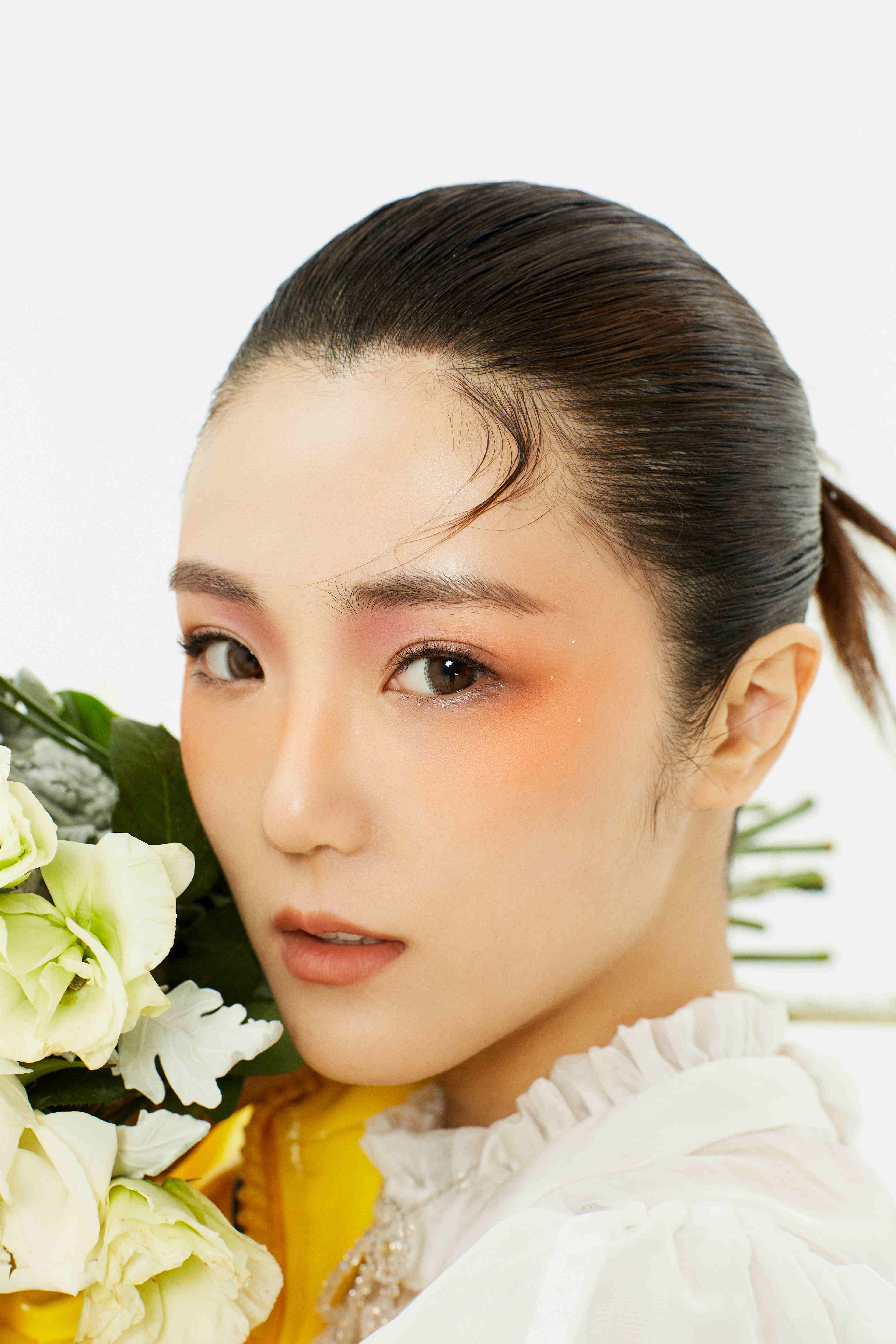 跟一众老戏骨拼戏并赢得高度称赞,张可盈凭实力圈粉收获口碑