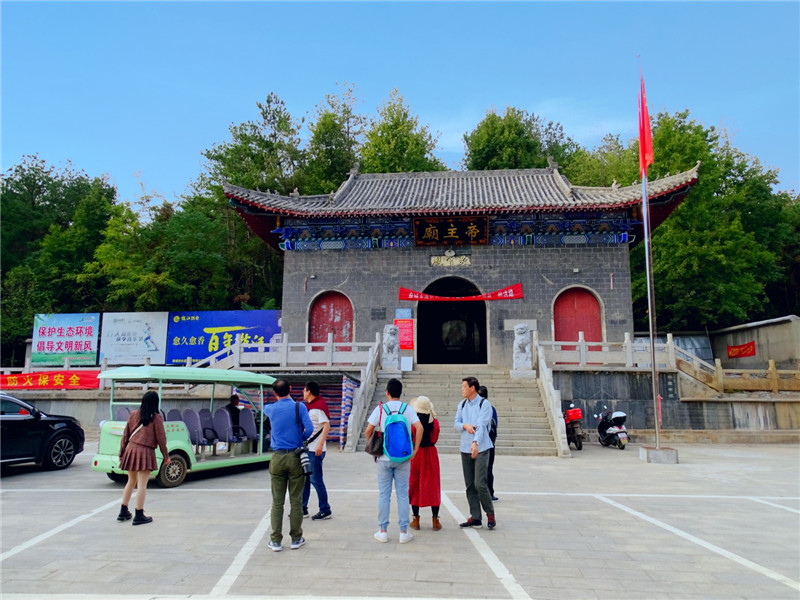 媒體名人網絡大咖走進五腦山國家森林公園_麻城