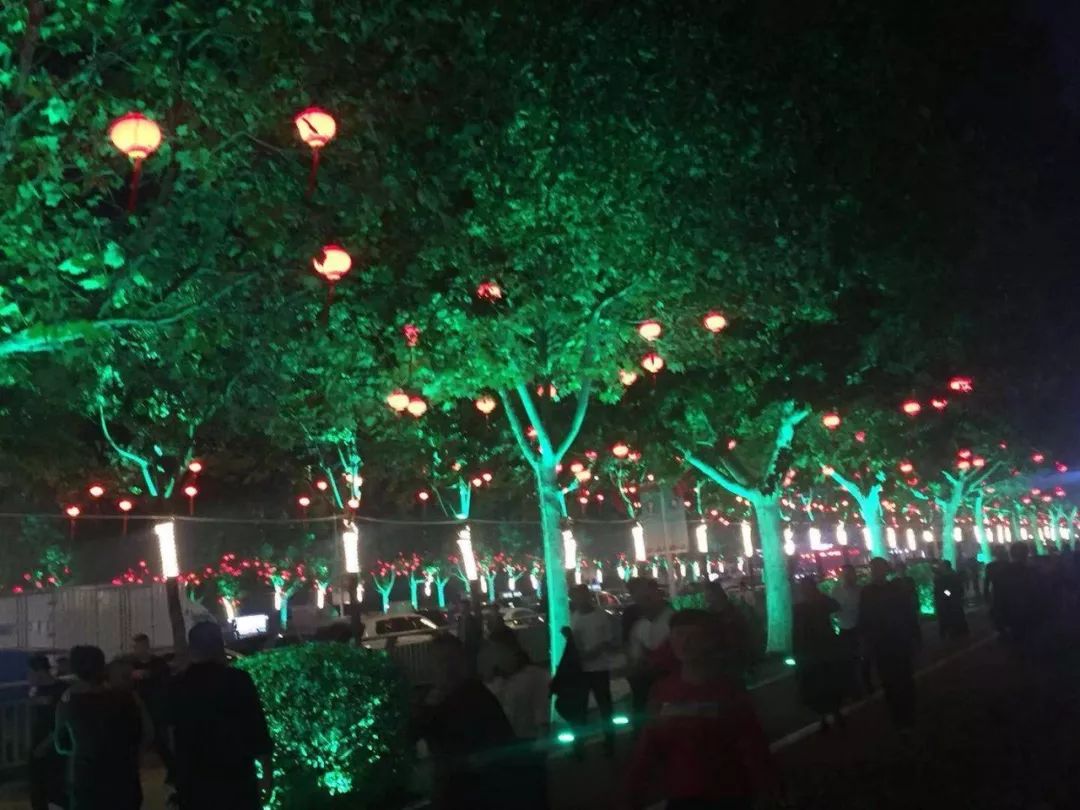 太康事儿太康降温挡不住的热情太康胡同有你家嘛太康街景夜景实拍太康