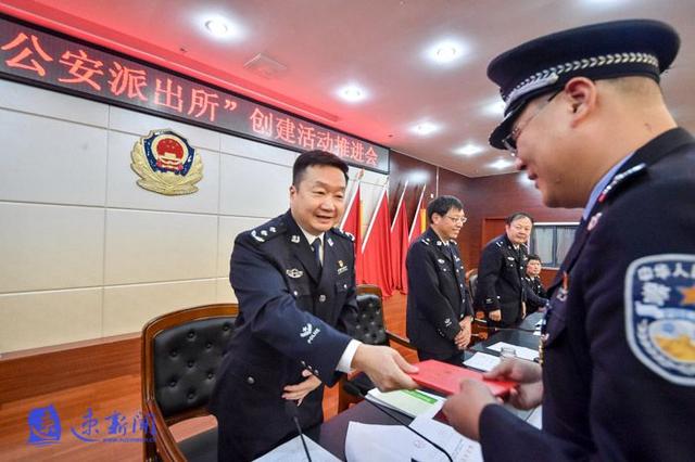 副市长,市公安局局长张轩出席会议,并对创建活动作出全面部署.