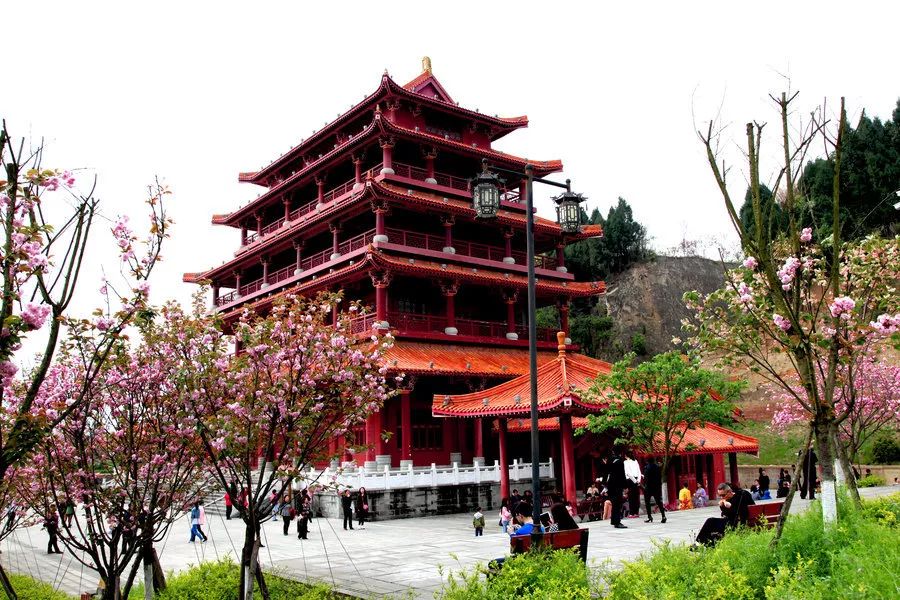 滕王阁"网红打卡点"之一吴道子三百里《嘉陵江山图》,即以锦屏山为