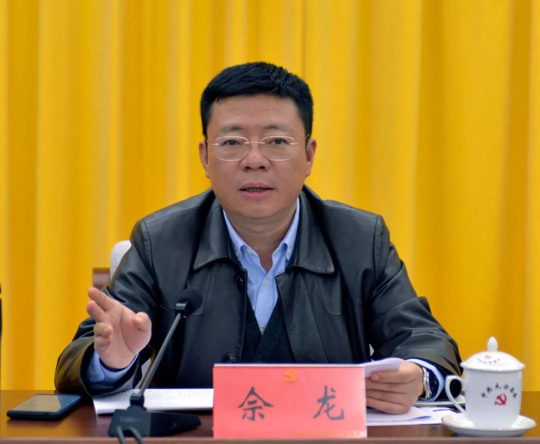 大方县召开解决农村两不愁三保障突出问题暨推进农业产业结构调整工作