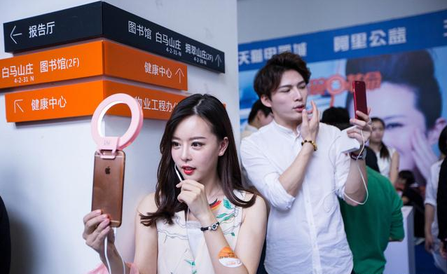 从3000元起步到价值10亿,她击败薇娅成为淘宝第一美女主播_直播