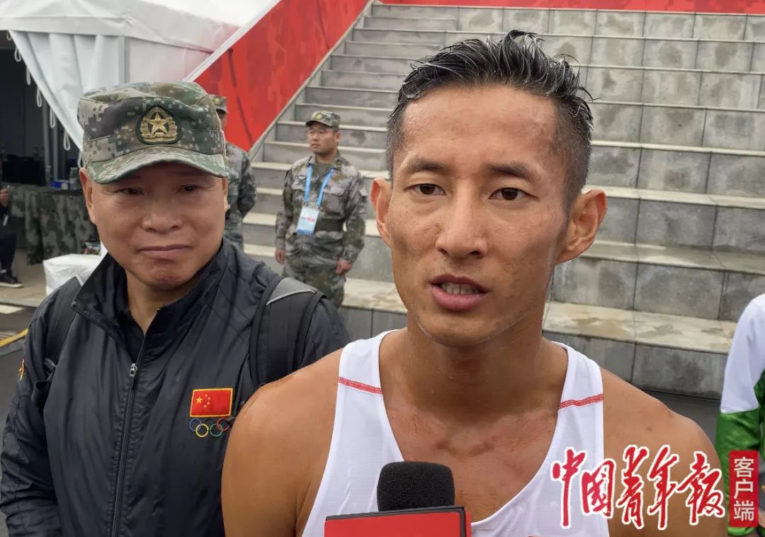 绝对实力要冲线了子弹哥还抬手看了4次表