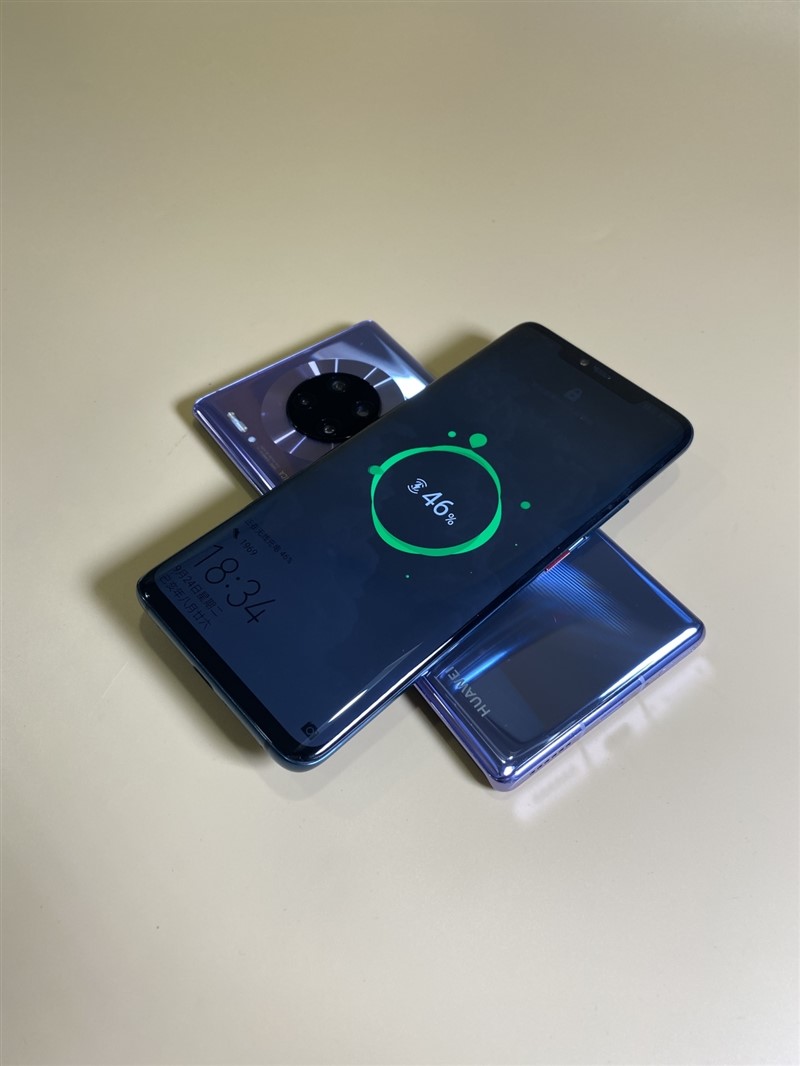 这样手机充电就更便捷了,同时华为mate30 pro还支持反向无线充电,有