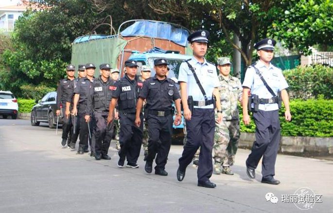 瑞丽:群防群治守护边境线上的和谐社区_巡逻队