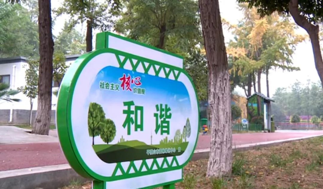 在各公園廣場更新創文版面1100幅,更新圍擋宣傳標語6000米,並新增各種