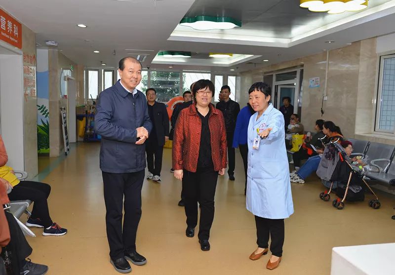 国家卫生健康委离退休干部局局长段冬梅一行调研我院深化医改工作