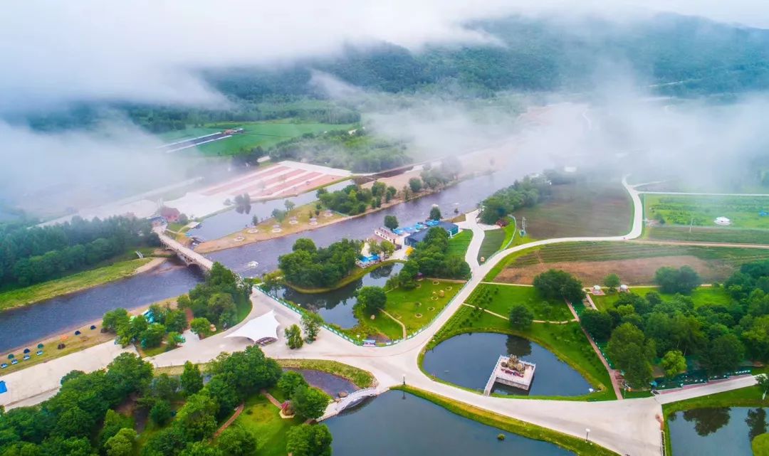 2019年10月19日,来自辽宁抚顺高湾中学的同学们在九峰山养心谷度过了