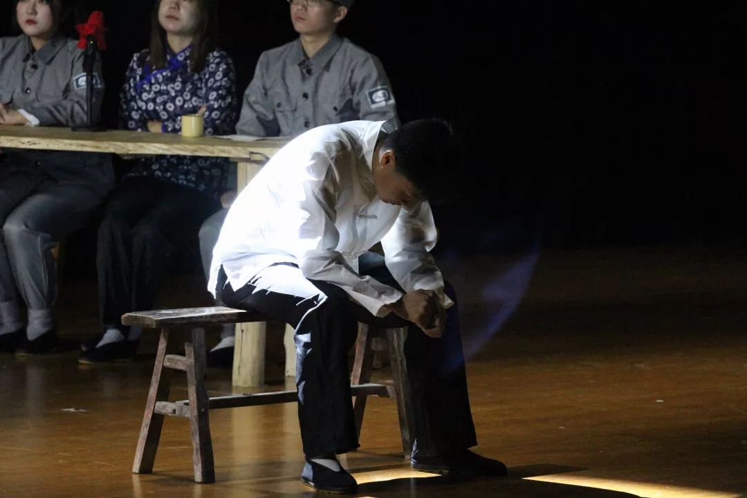 审判开始话剧庄严的审判成功预演