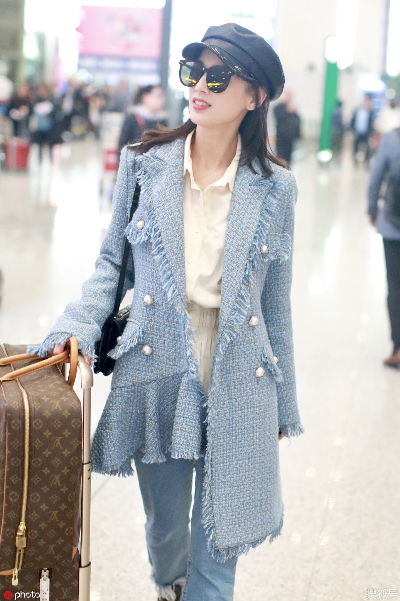 这次黄圣依终于穿对了 爱马仕稀有皮包包太吸睛