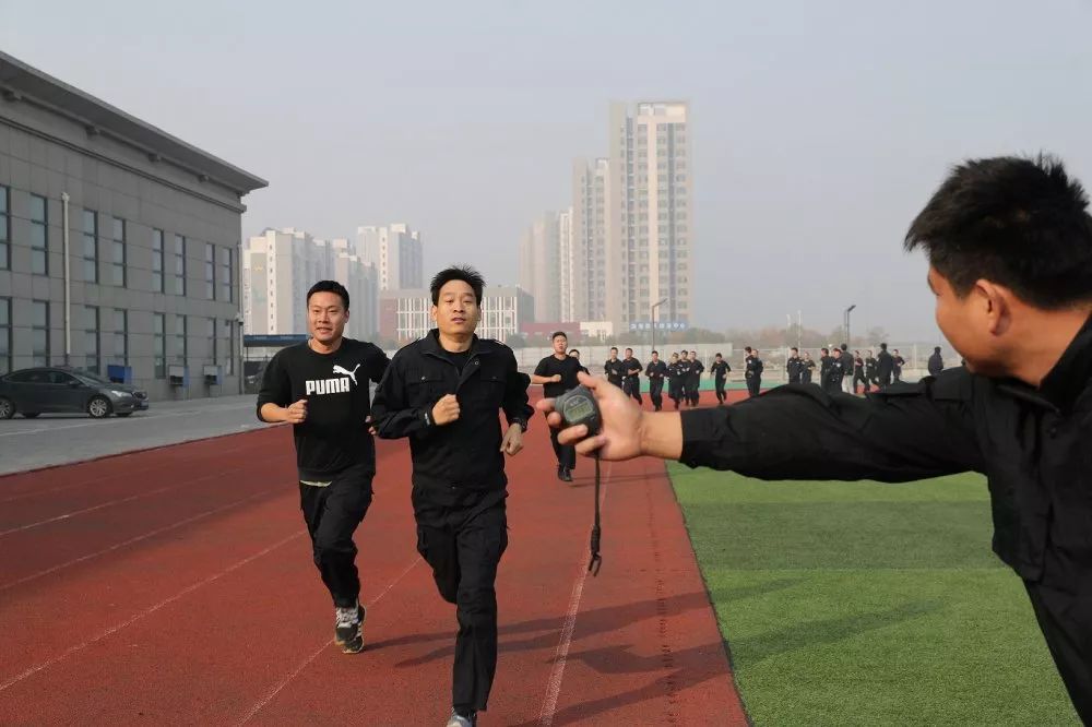 沧州奔跑吧警察蜀黍渤海新区公安分局苦练精兵备战秋考