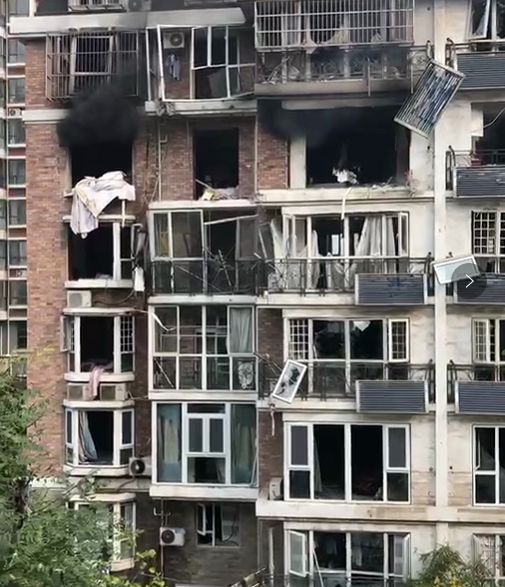 小区今晨发生爆炸:家庭燃气安全使用常识,关键时刻能救命!