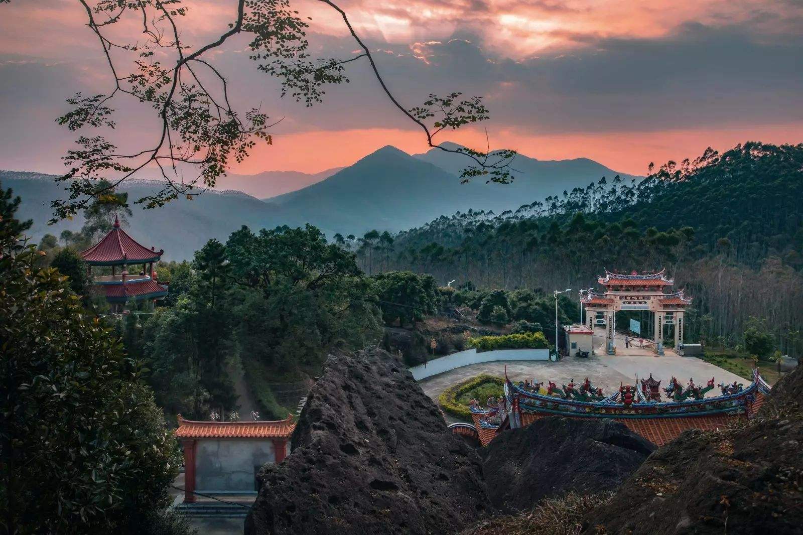 中国旅游景区大全之福建漳州长泰鼓鸣岩风景区