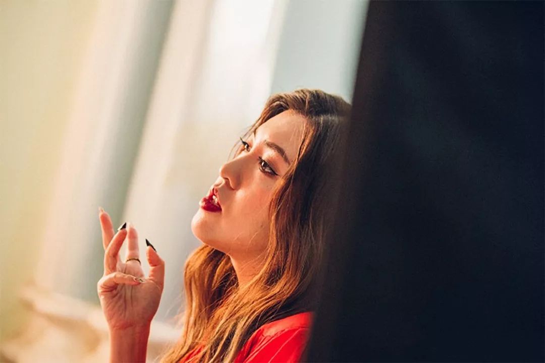 serrini树妮妮是近年活跃独立唱作人,被誉为「indie音乐圈的鬼怪烈女