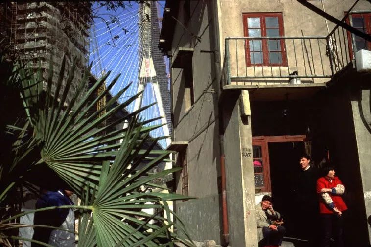 摄影故事大批上海90年代的照片流出的确是当初的模样