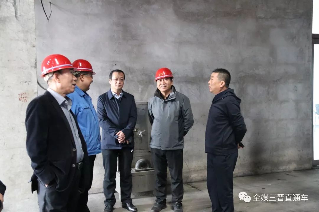 10月22日,副县长高尚明在县住建局局长张智勇